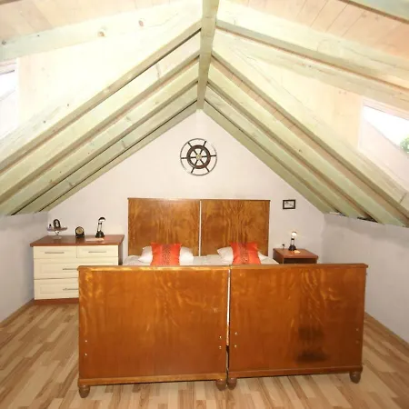 Traditional House With Two Apartments Apartment Vis