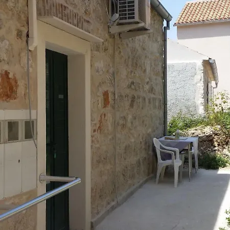 Traditional House With Two Apartments Apartment Vis