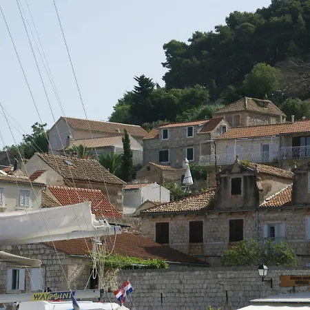 Traditional House With Two Apartments Apartment