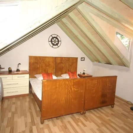 Traditional House With Two Apartments Vis