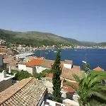 Traditional House With Two Apartments Vis