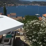 Traditional House With Two Apartments Apartman