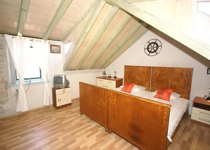 דירה Traditional House With Two *